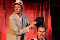 Huomenna
          hän tulee