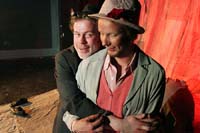 Huomenna
          hän tulee